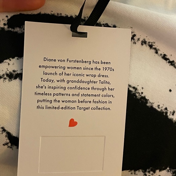 DIANE VON FURSTENBERG DVF Target Collab white Tshirt Red Lip Tee size LG cotton - Picture 13 of 16